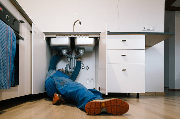 Professional Leak Detection technician working in Paxton, IL
